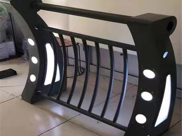 平魯燈光護欄